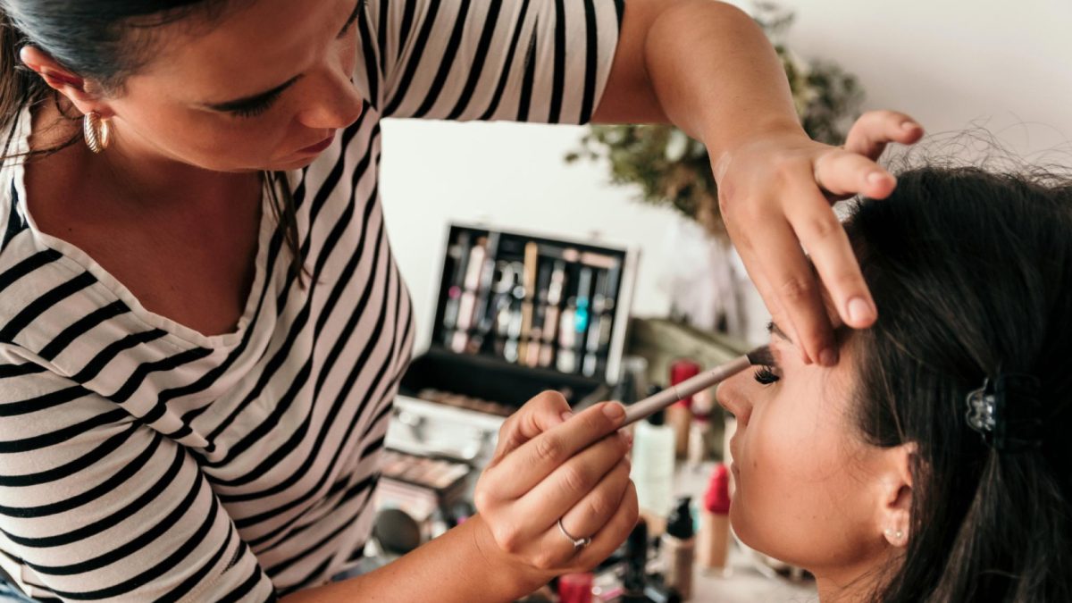Carrière de make-up artist : les opportunités dans l'industrie de la beauté !